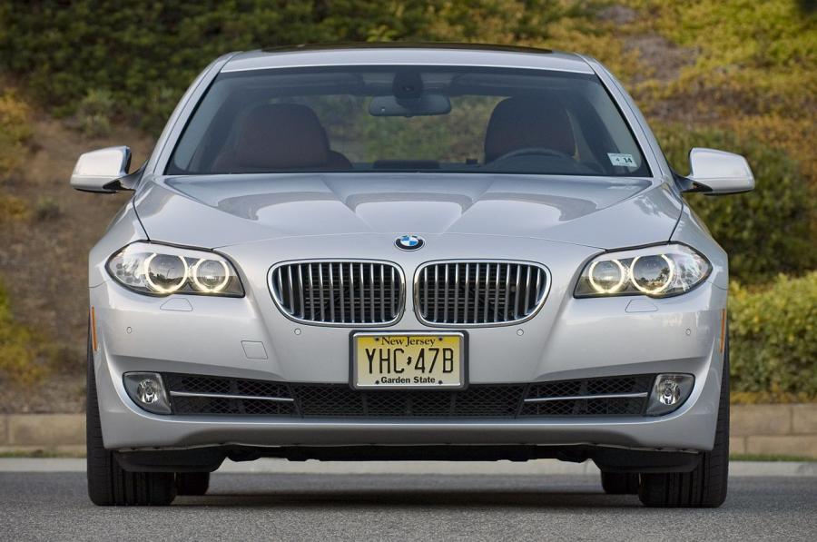  BMW 550i 2011 года  (фото 28 из 51)